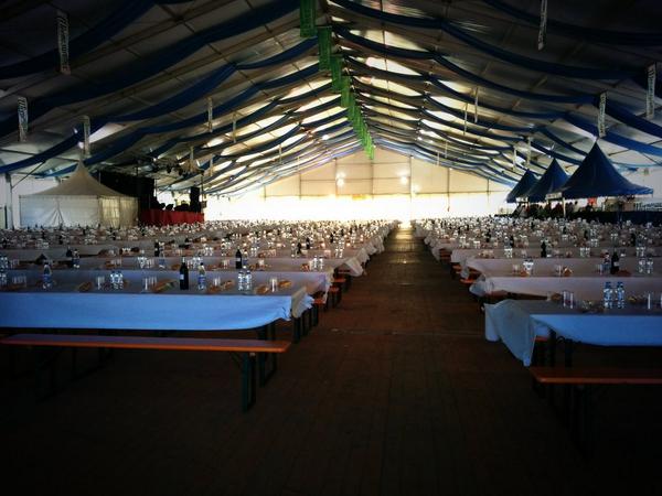 pacutio's tweet photo. Todo listo para la comida de #Iz30 @interpzgz http://t.co/CVYm6VsYqK