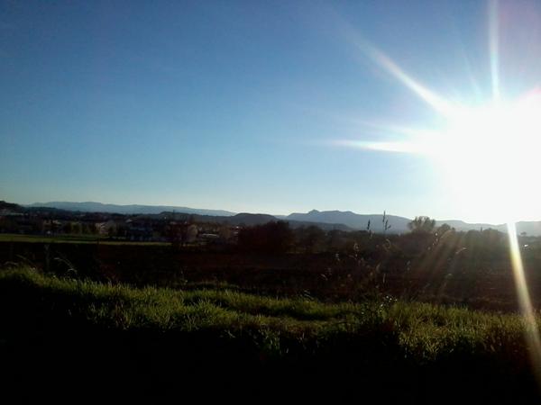 MirGuzFer's tweet photo. Dia 25-Raig de sol @CasalsGracia #30dies30fotos #comunicacioaudiovisual #Manlleu http://t.co/8tg5KFDGyv