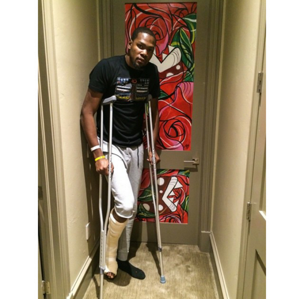 demas6Basket's tweet photo. Si aprecias el baloncesto esta imagen te dolerá mucho. LeBron dijo: ''Sin Durant no será lo mismo''. http://t.co/MnTj5R7q9j