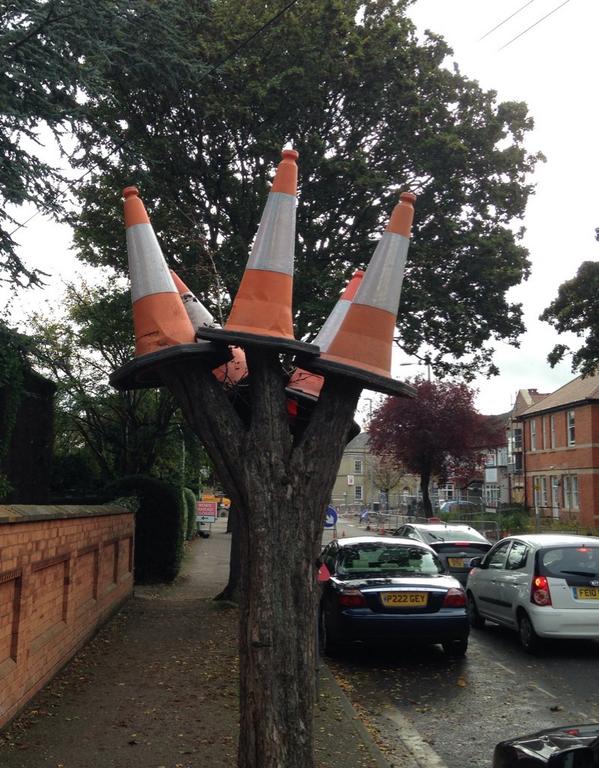 johnmccay7's tweet photo. Some creativity is springing up as a result of the tram works in Beeston @LetsGoToBeeston #creativesalvage http://t.co/KngW0Khj6d