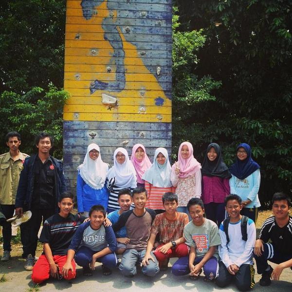 PEPALA_1D's tweet photo. Wall climbing pertama nya caang24~ http://t.co/gBaQCmBPl4