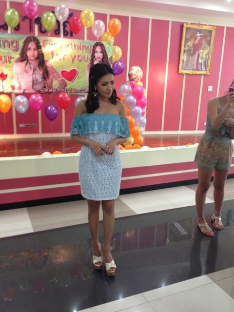 kom_nopparat's tweet photo. ใบเตย บอก มีกำลังใจใส่ยาวแล้ว เพราะลองใส่ยาวมีแต่คนชม ที่ผ่านมาคิดว่าตัวเองเหมาะกับการใส่สั้นเท่านั้น #nationtv http://t.co/bkilHfzU1M