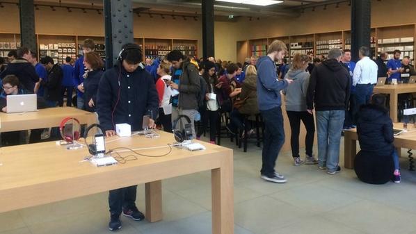 We beat the queue (yes, there was a queue) and went inside Edinburgh's first Apple Store: edinburgh.stv.tv/articles/29617…