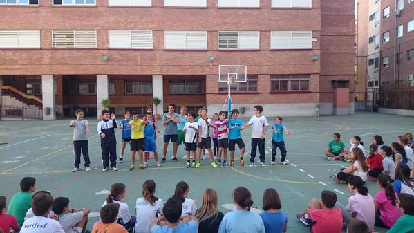 AnimatorsGA2's tweet photo. "Porque la mejor forma de hacer amigos y pasarlo bien, es quitarse la vergüenza." http://t.co/pt9Vh5HI9N