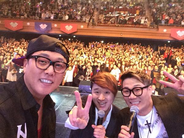 major9_official's tweet image. 오늘 공연 어떠셨나요?
공연에서 대장님 들이 말씀하신 연말 콘서트 타이틀 공모 이벤트는 곧 공지를 통해 안내 드리겠습니다 :) 내일 공연도 기대하세요!!!