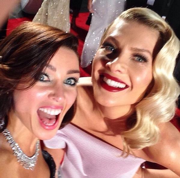 Lauren_Minogue's tweet photo. @DanniiMinogue #DanniiMinogueOctoberChallenge Day 18 - Fave Selfie #Bassogue at the logies @nataliebassing ππβ¨ http://t.co/Mi5JSGc756