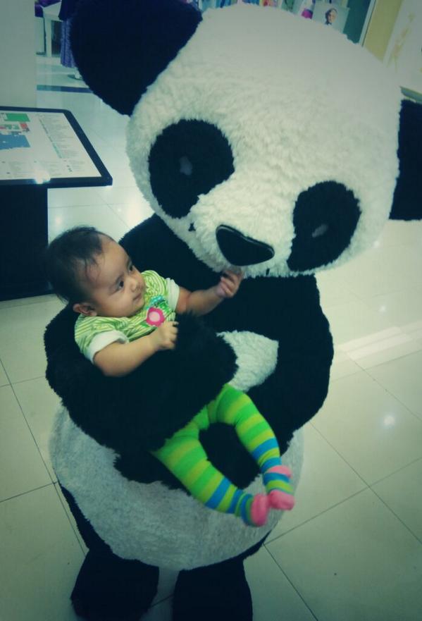 greenerationid's tweet photo. Konservasi Alam dan Satwa untuk generasi berikutnya :) Foto via @EHbdg kampanye #PandaMob http://t.co/DFxG4A0znN
