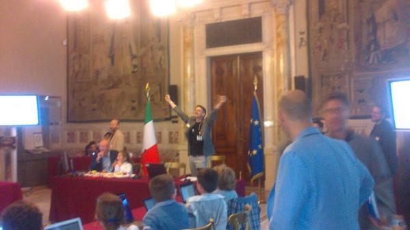 CoderDojoMi's tweet image. Il nostro Champion @asnewbrain rappresenta perfettamente l&apos;entusiasmo di mentor e Ninja a #CoderCamera #becool