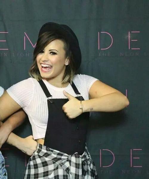 semi_barney's tweet photo. #demiyourstorydoesntdefineyou http://t.co/xnNCfb6Ilp