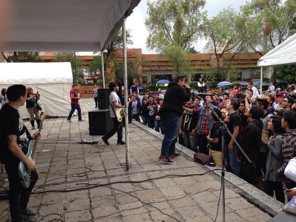 fiscumfestival's tweet photo. @tungaspunkrock en #F14DF #sehaceruido http://t.co/D1zpLBYgJG