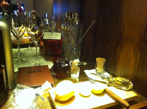 rinichat's tweet image. Just chillin' in the Holborn House suite at @RosewoodLondon #amazing #outstandinghotels #minibars #stayhere