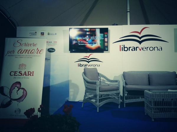 Getting ready for the most romantic event of @LibrarVerona #ScrivereperAmore SLAM