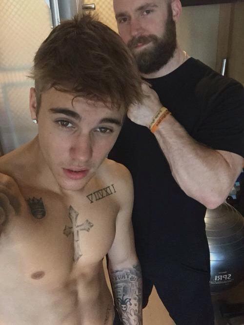 rtforjdb's tweet image. UM RT = UM VOTO
QUANTO MAIS RTS, MAIS VOTOS
MutirãoBeliebers22h
#EMABiggestFansJustinBieber