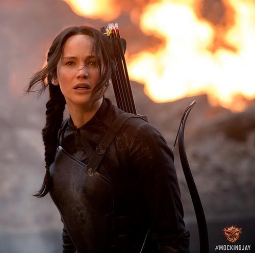 5Potterheads's tweet photo. Nuevos stills de Sinsajo. http://t.co/K6w5cTJzSY