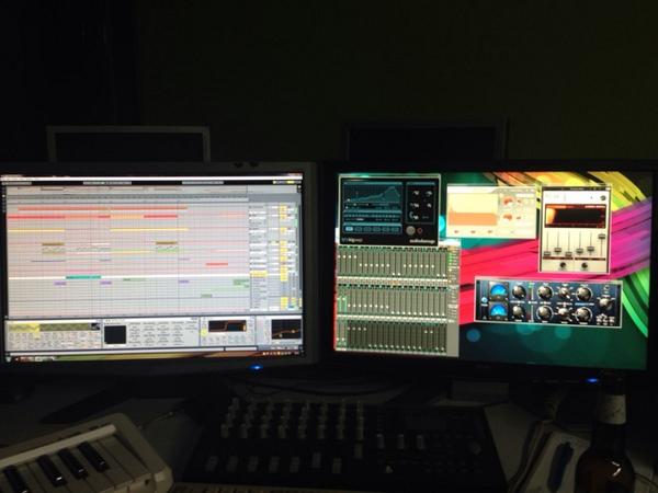 LidlBitchard's tweet photo. Saturday evening session view, need to get some test-renders-to-go #beatsinprogress http://t.co/DHV13cAbvH