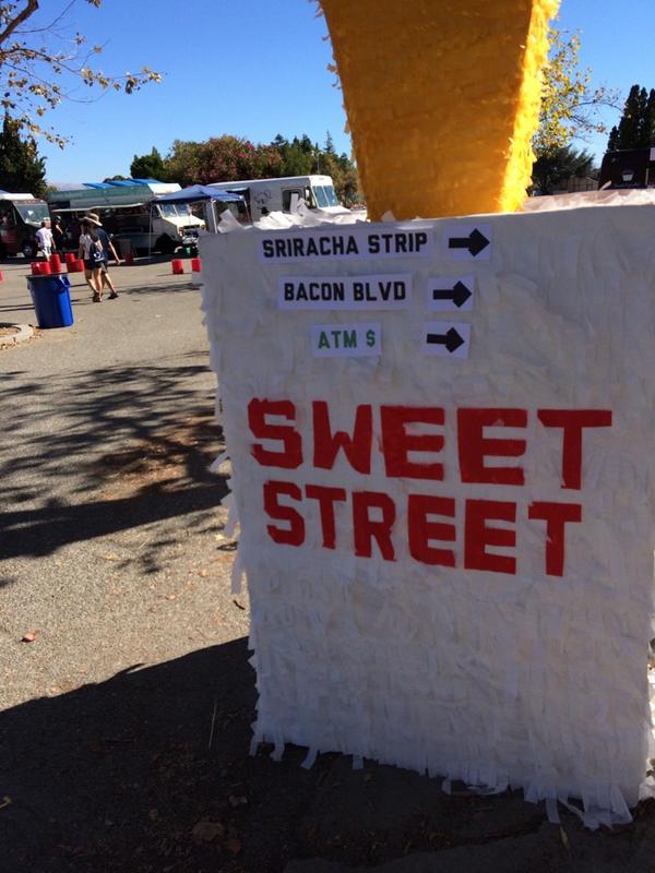 _dan's tweet photo. Lots of food truccks http://t.co/Cs7Qsgti51