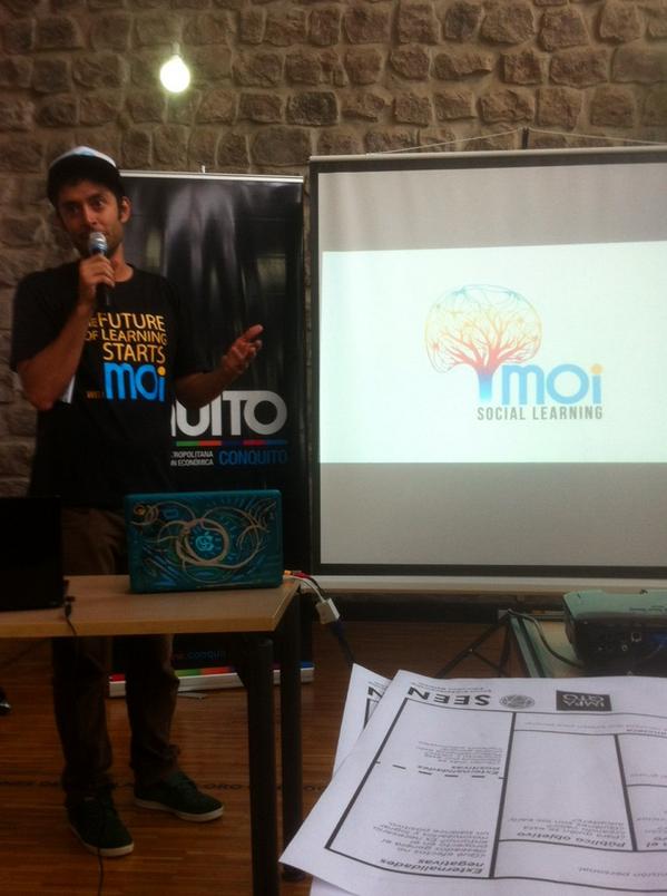 ShapersQuito's tweet photo. Carlos from @GrowMoi shows the video his team made in Old town Quito sharing with people his entrepreneurship http://t.co/DOqRqAVzGx