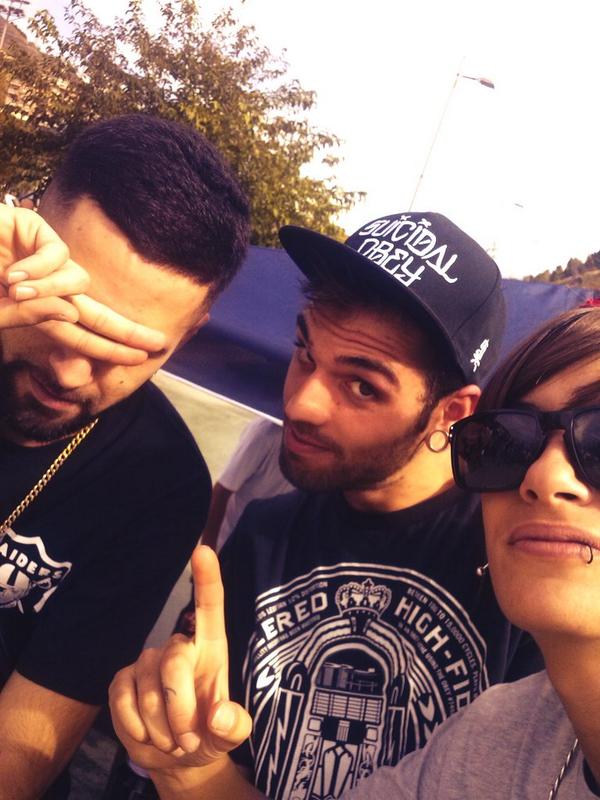 asrazaJNS's tweet photo. @GataCattana LLAMALO X jjajajjaa http://t.co/C0UdXzMFms