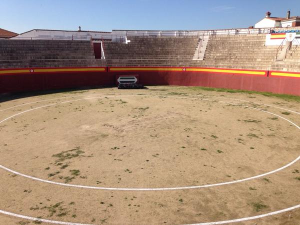 BrozasTaurina's tweet photo. La II JORNADA INFANTIL NIÑOS TAURINOS va a comenzar ya. Todo está listo. A divertirse y a aprender!!! http://t.co/LzuWdGzhf8