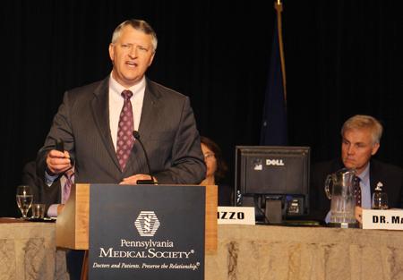 PAMEDSociety's tweet photo. David Barbe, MD, of the @AmerMedicalAssn addresses 300+ #Pennsylvania physicians at #PAMED14 http://t.co/aJetw3pjvH
