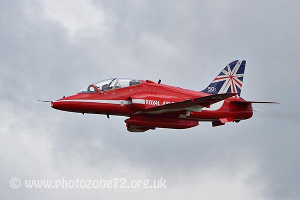 EssexHebridean's tweet photo. Red 9 running in for Goose at @WaddAirShow - Superb work on the #ShinyJet front from @RAFCircus9 :-) http://t.co/tpa6wYfBzG