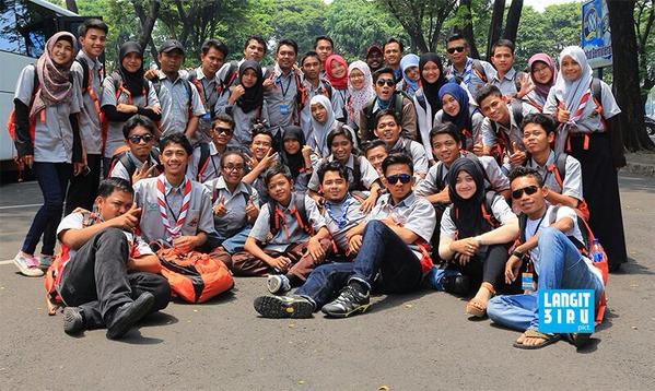 LangitBiruPict's tweet photo. Jalan" ke TMII @DK_Nasional #KPDKNas14 #pramukaAksi http://t.co/XVAD0Di96T
