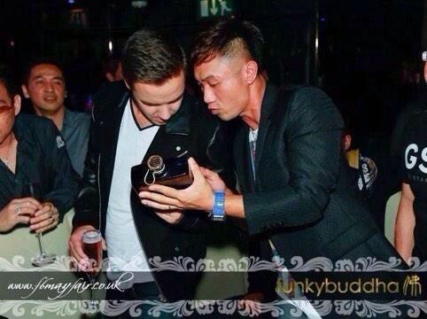 1DSPNews's tweet photo. Liam en Funky buddha - 16.10.2014 http://t.co/9fzNf6k6SU