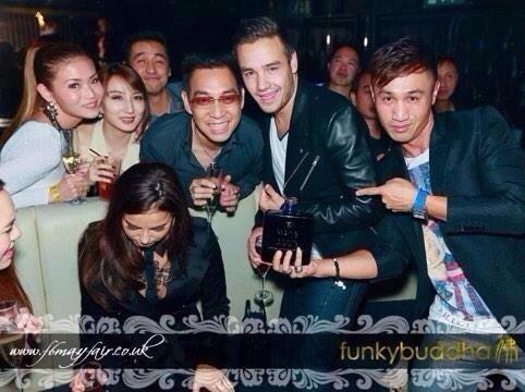 1DSPNews's tweet photo. Liam en Funky buddha - 16.10.2014 http://t.co/9fzNf6k6SU