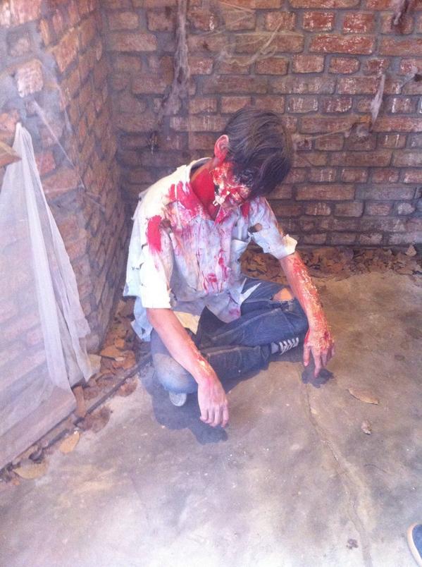 Ini zombie nya lagi wirid ceunah 😂 #tragicmagicMakeUp