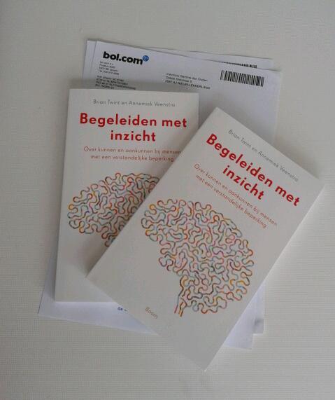 GerdinedenOuden's tweet photo. http://t.co/uFs4FIEK4M is lief voor mij: 2 exemplaren gehad van dit mooie nieuwe boek!  ;-) @Miek_V @Affectiefbewust http://t.co/Fqq0uaqwrH