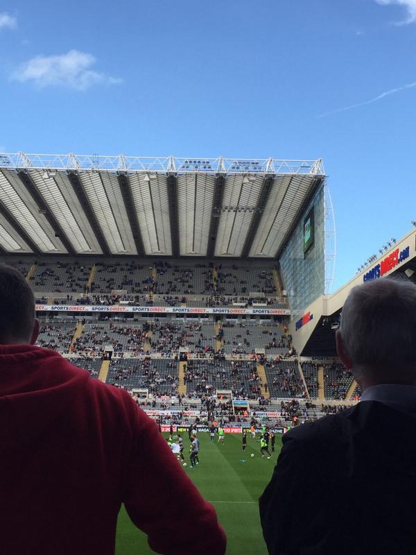 Cazza7's tweet image. And we are in ... I can't even see the screen anyway!!! #screengate