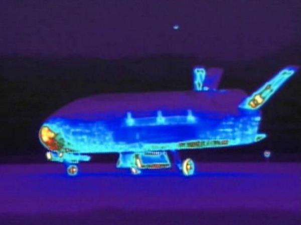Independent's tweet photo. This American space plane has returned home after a secret mission lasting almost two years http://t.co/wwrJuuCzLU http://t.co/YWDkNe4Jci