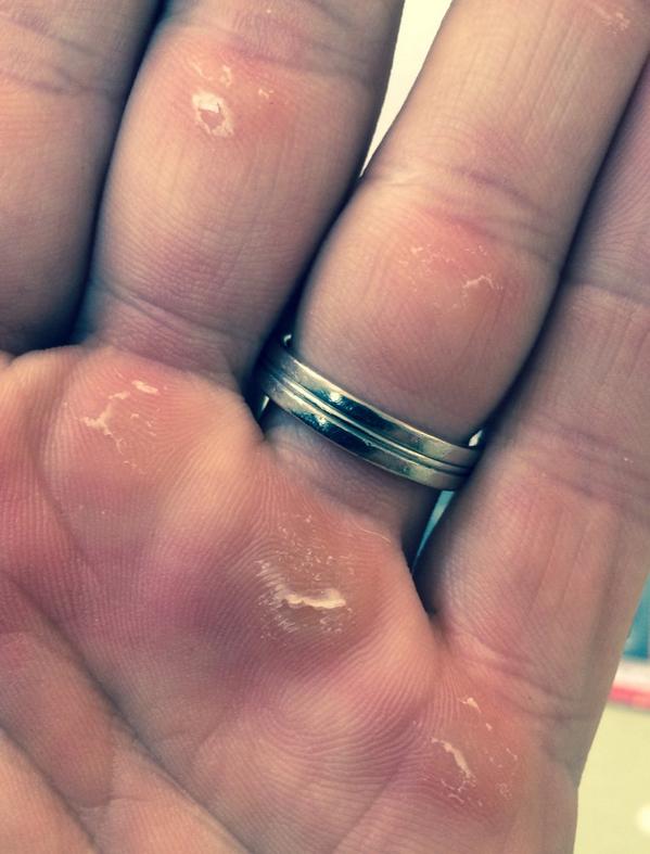 j0ol5's tweet photo. #Crossfit with @crossfit2012 and 2hours #ollylifting with @cavestrength. Deserve a beer, not sure I can hold it. http://t.co/m0q7TirEW7