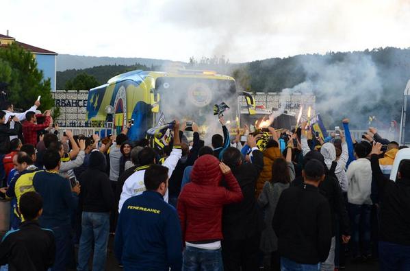 Fenerbahçemizi Samandıra'dan taraftarlarımız uğurladı! #MilyonlarVarArkanda