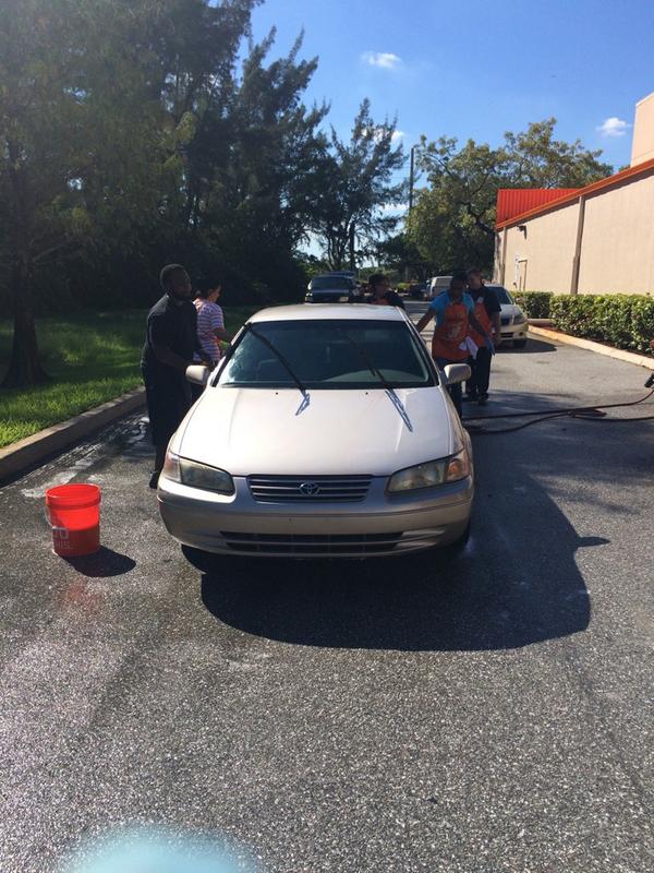 CarnelWhite's tweet photo. My leadership team step up and washing cars @208 for cashier appreciation month. Thanks to all my cashiers!! http://t.co/vNODm72VoY