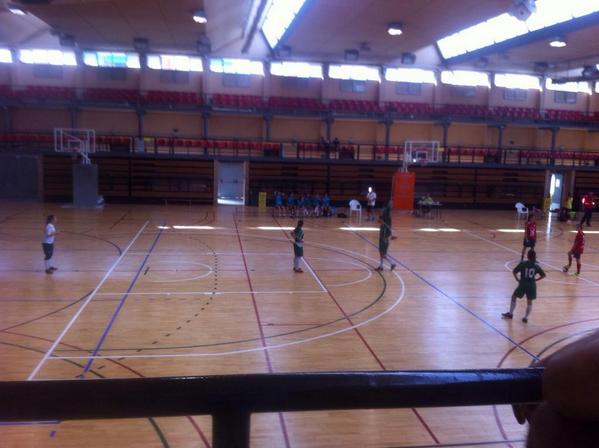 cdsantaana's tweet photo. #CDSALive Desde el Pabellón del Cabañal, #SeniorFemCDSA vs @launion_fs ¡Suerte, chicas! #MareaVerde http://t.co/HjJVvIqGE5