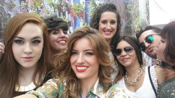 hadasaray's tweet photo. De feria con mis chochon@s #mamen #virginia @FernandoBaldoy @AlyPema @SanchSheila @Marii96 http://t.co/EVmGhiCF30