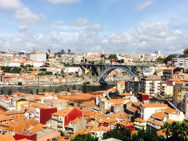 kerryawalker's tweet photo. Never been to #Porto? This view sums up why you should. #lp http://t.co/O1PQZNxQYJ