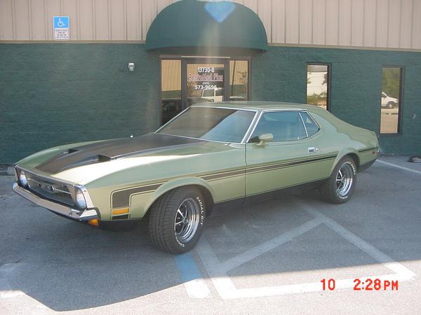 RESTOMODPLUS's tweet photo. #Restomodplus Here's another car I did years ago. 5.0 engine, AOD, PS, PDB, P windows, tilt, cruise. #Awesomecar http://t.co/AytC4uU18f