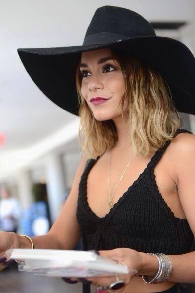 itxgabi's tweet image. Cliquez sur lien lien svp @fan2fr C'est ce que je pense de Vanessa #FAN2GimmeShelter 💕😭