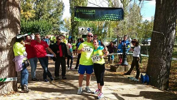 DavidRomeroF10's tweet photo. Primera carrera de 10km con Sara María,  no está mal para empezar!! http://t.co/qZ8lTTOdEW