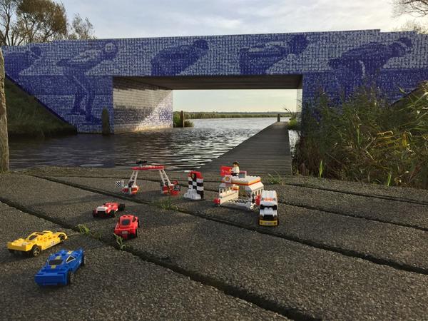 Misslalie4ever's tweet image. It sil heve! De Lego Ferrari's zijn gesignaleerd in Fryslân, op weg naar de finish bij de Bonkevaart#ReadySetBuild#NL