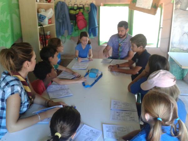 Narses661's tweet photo. Día Completo en el local. Actividades de rama, ricas migas y visita del presi de @asde_exmu José Antonio Nieto http://t.co/BsDCJP4VZh