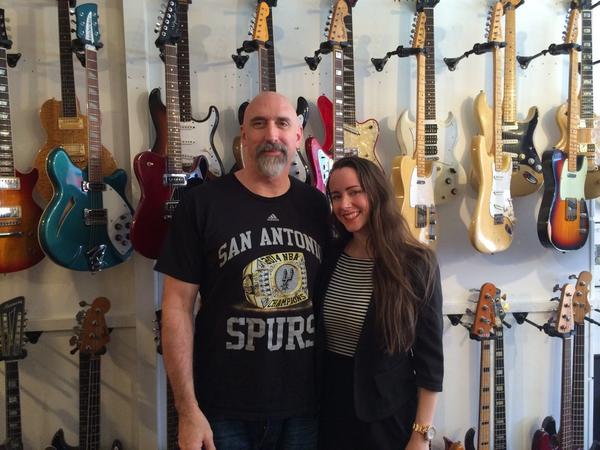 SalHanvey1's tweet photo. Out and about in Dublin with the talented bass player Dave Swift who plays with @JoolsBand. http://t.co/0BoknVMl1A