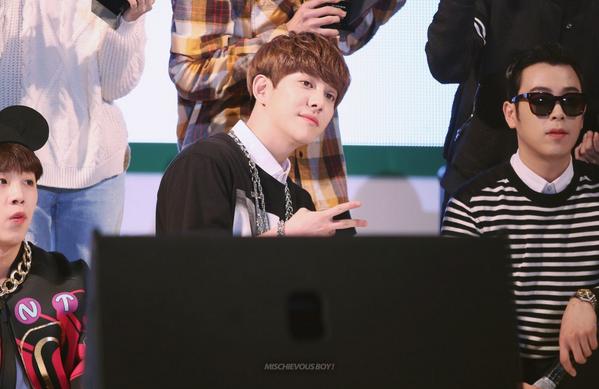 _mischievousboy's tweet image. 20141018 경이 브이브이해ㅋㅋ farm4.staticflickr.com/3940/155408202… #박경 @KYUNGPARK1992