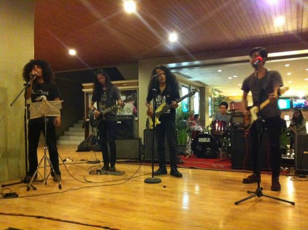 Official_JamSic's tweet photo. Sebagai band penutup ada speak dosky, thanx bt yg udh dtg, sampe jumpa minggu depan, http://t.co/Rb9IR9X0pL