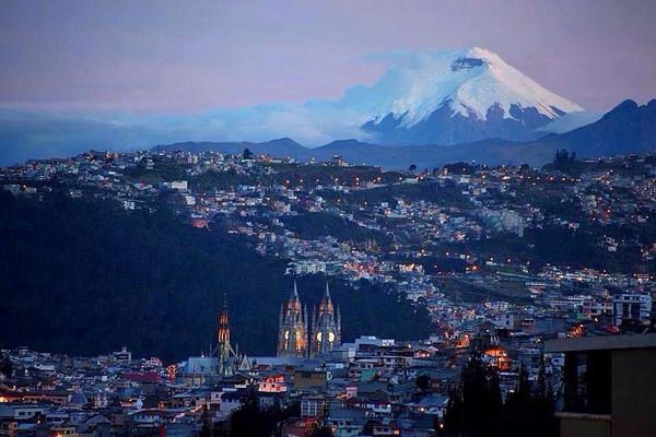 CveSilvia's tweet photo. Estar cerca d tu país y ver aquellas vistas tan hermosas no tiene precio 👏👏👏 http://t.co/7FvPmZRcDB