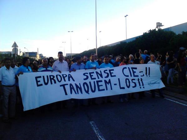 Ja estem fent la cadena per tancar el CIE #TancaremelCIE