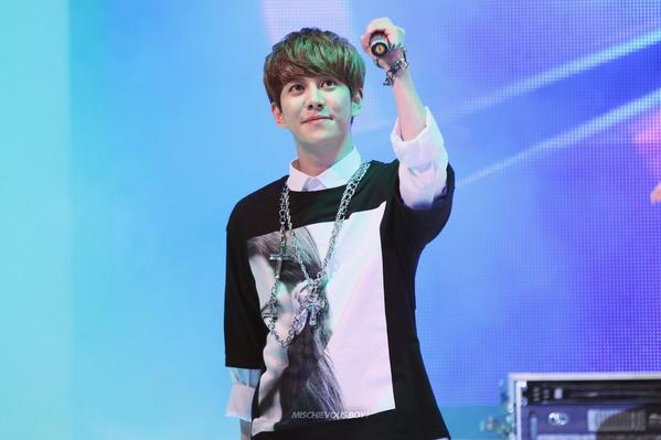 _mischievousboy's tweet image. 20141018 호홋😊 farm4.staticflickr.com/3943/153780016… #박경 @KYUNGPARK1992