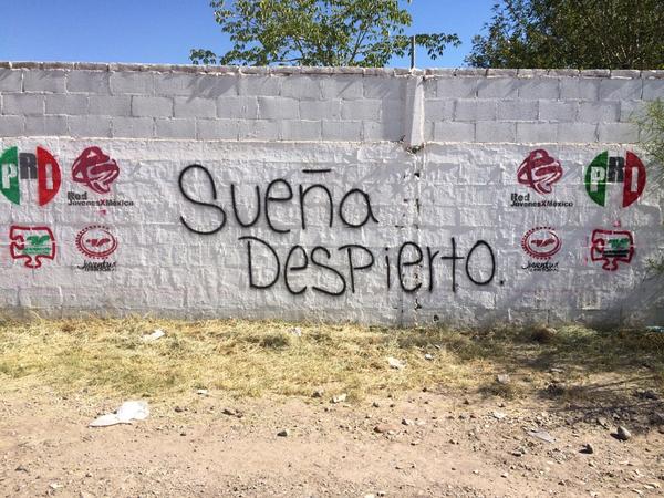 aldoDfranco's tweet photo. sabado de pinta de bardas @RJxM_Gomez #JuventudTerritorialGPD @juancuit @neto_amador @hiram_morales @JUANGONZALEZD http://t.co/V5FnvUDpaU